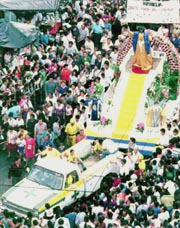 desfile.jpg (31723 bytes)