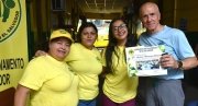 Dr. Andrew Badulak jefe la misión Doctores de las Américas recibe reconocimiento.