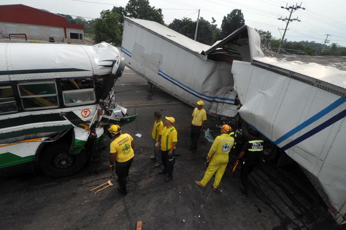 Accidente: Bus Vs. Rastra