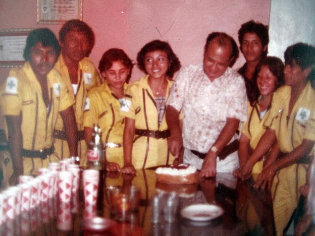 Édgar Cornejo Díaz lors d’une célébration avec des membres des Comandos ; les archives identifient aussi Roberto Cruz.