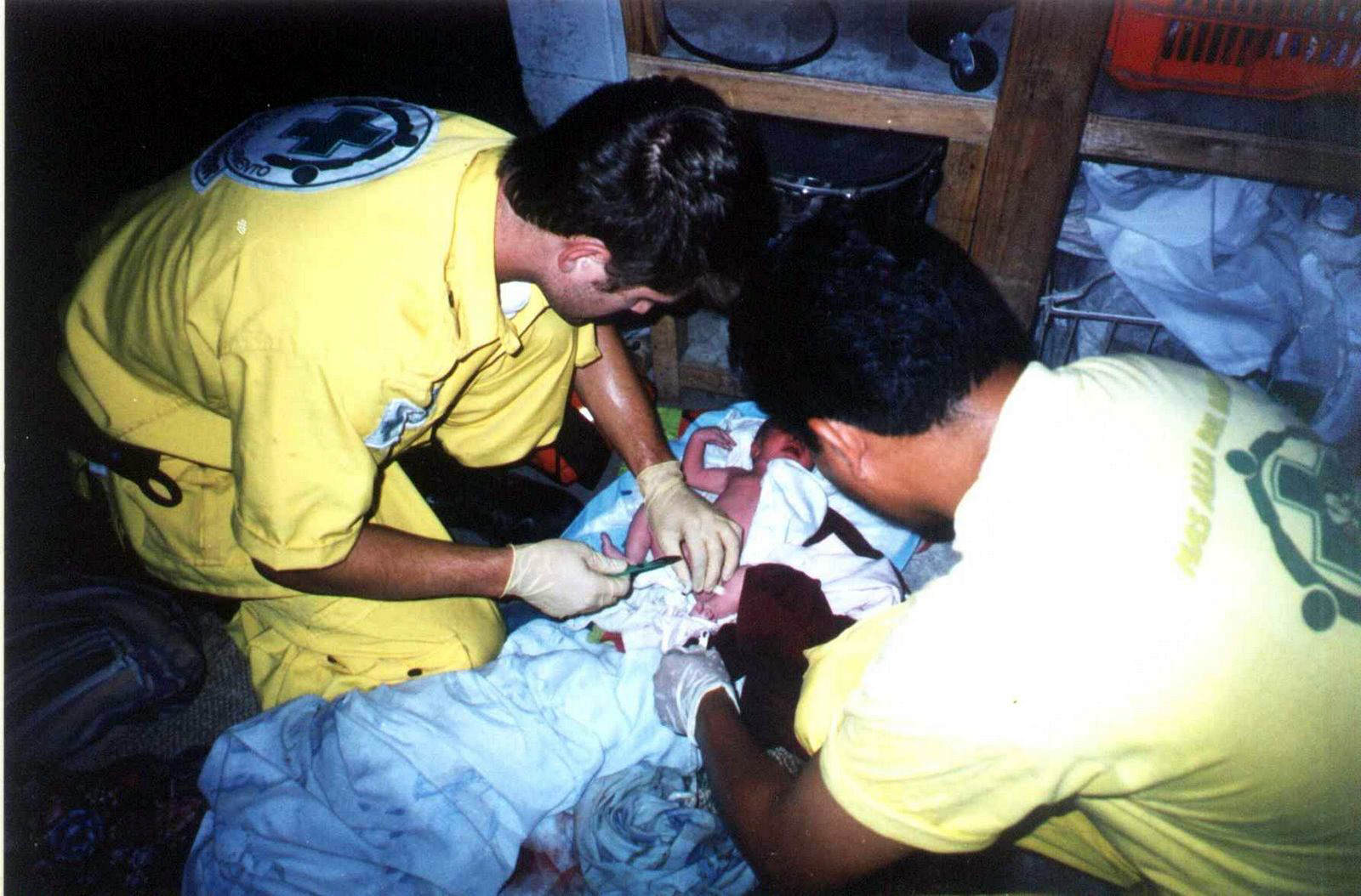 Parto-en-un-Bar.-2001