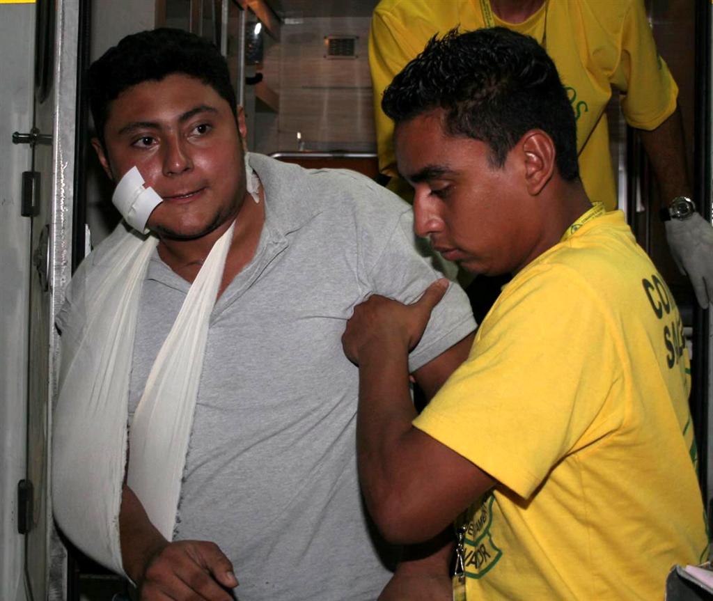 Retornan Salvadoreños Baleados (es)