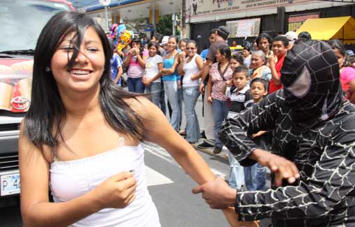 Miles en Desfile del Comercio