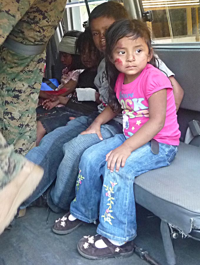 Niñas-en-Ambulancia-de-Comandos