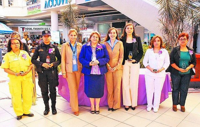 Homenaje a la Mujer Comando