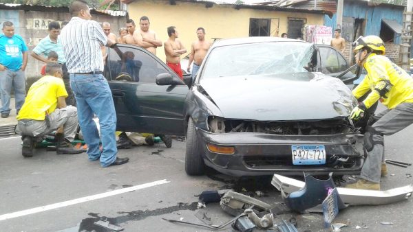 ベネズエラ大通りで事故、2人が負傷