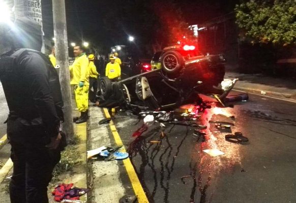 悲惨な事故で2人死亡