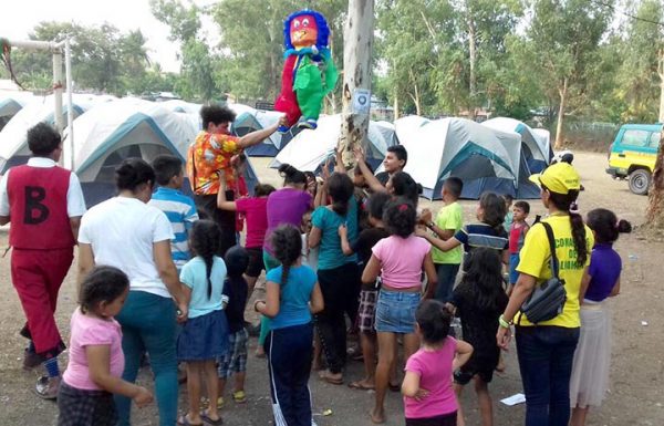 NIÑOS GOZARON CON LOS ALEGRES PAYASOS