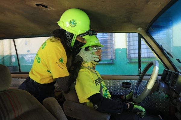 COMANDOS PREPARA A SUS VOLUNTARIOS EN RESCATE VEHICULAR