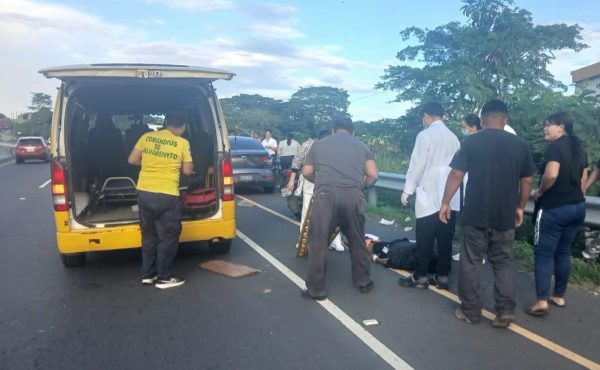 女子从摩托车上摔下身亡