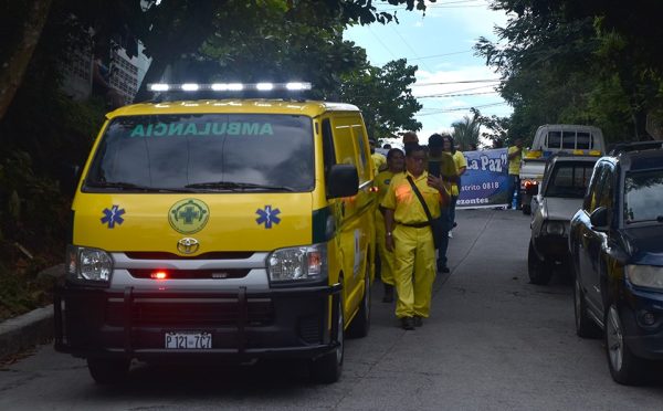 TEPEZONTES FEIRER STORT ANKOMSTEN AV NY AMBULANSE